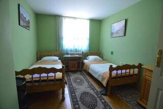 Отель Hotel 24 jul Плевля Двухместный номер с 2 отдельными кроватями-1
