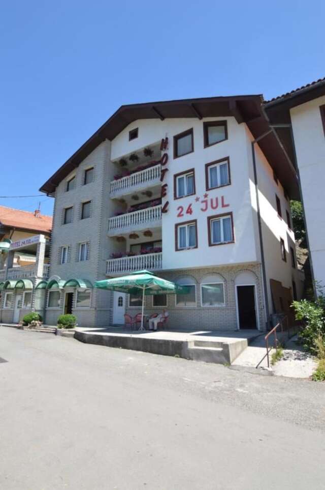 Отель Hotel 24 jul Плевля-3