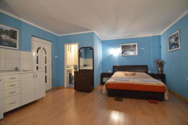 Отель Hotel 24 jul Плевля-24